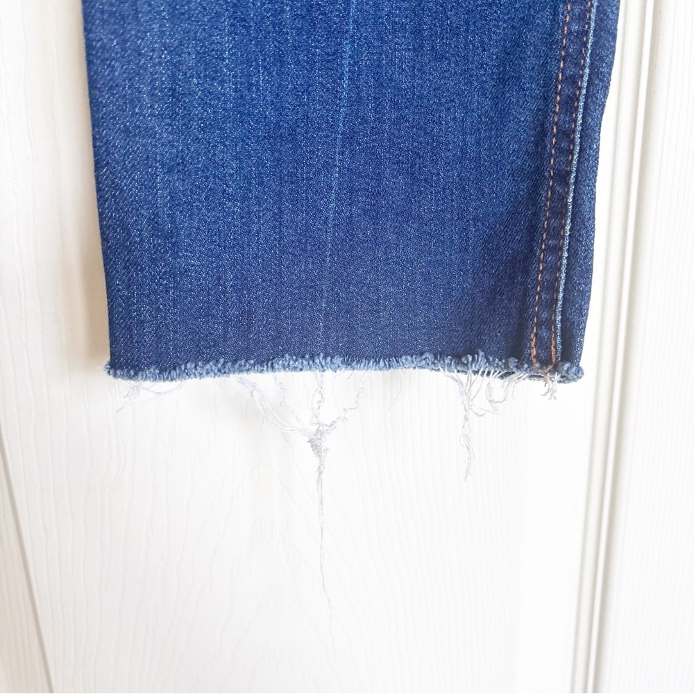 Old Navy The Power Jean Medium Wash Straight Leg Jeans Size 2 - Picture 2 of 5